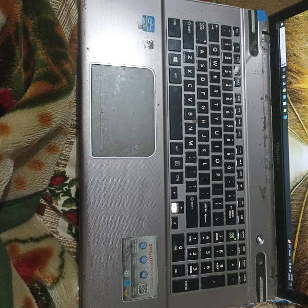 Toshiba satellite P875-S7102 1