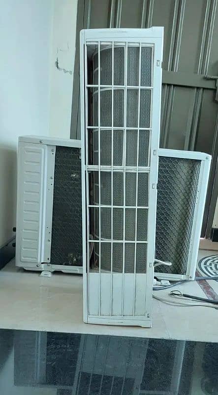 1 Ton AC in brand new condition 1