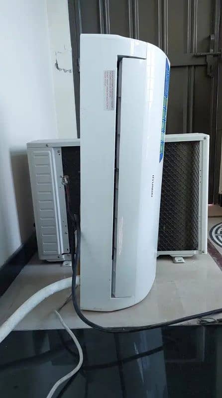 1 Ton AC in brand new condition 3