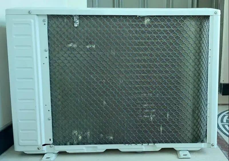 1 Ton AC in brand new condition 8