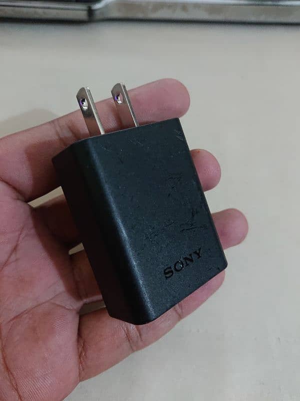 Original Sony Adapter 18W 1