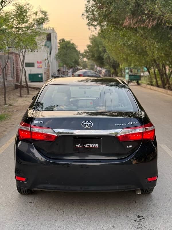 Toyota Corolla Altis 2017 3