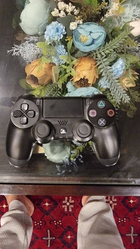 ps4 controller, almost new, urgent sale 2