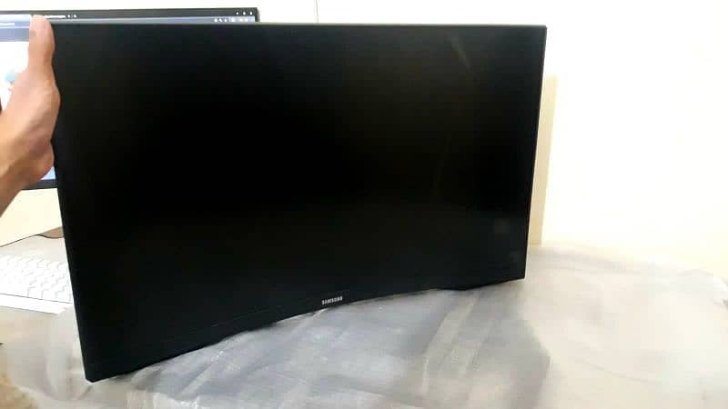 Samsung 27" Odyssey gaming curved monitor G55C 1