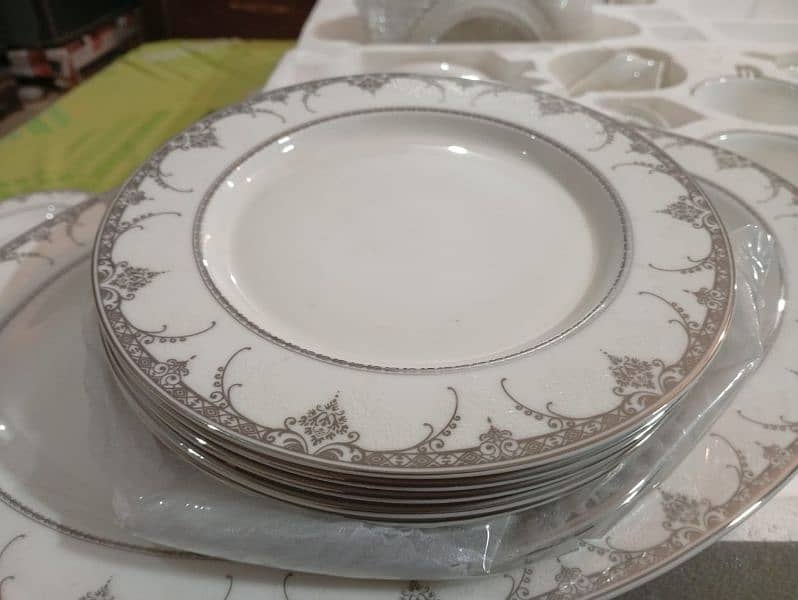 Santa Clara Bone China Dinner Set 5