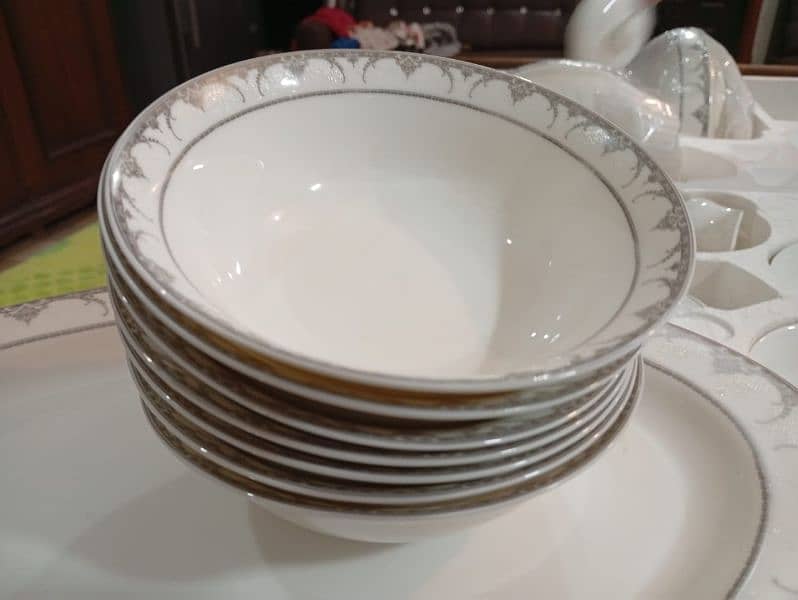 Santa Clara Bone China Dinner Set 9