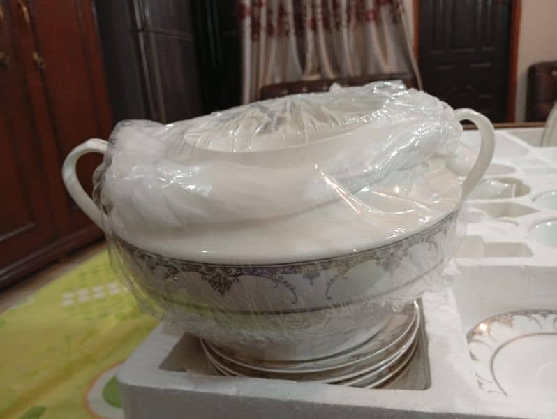 Santa Clara Bone China Dinner Set 11