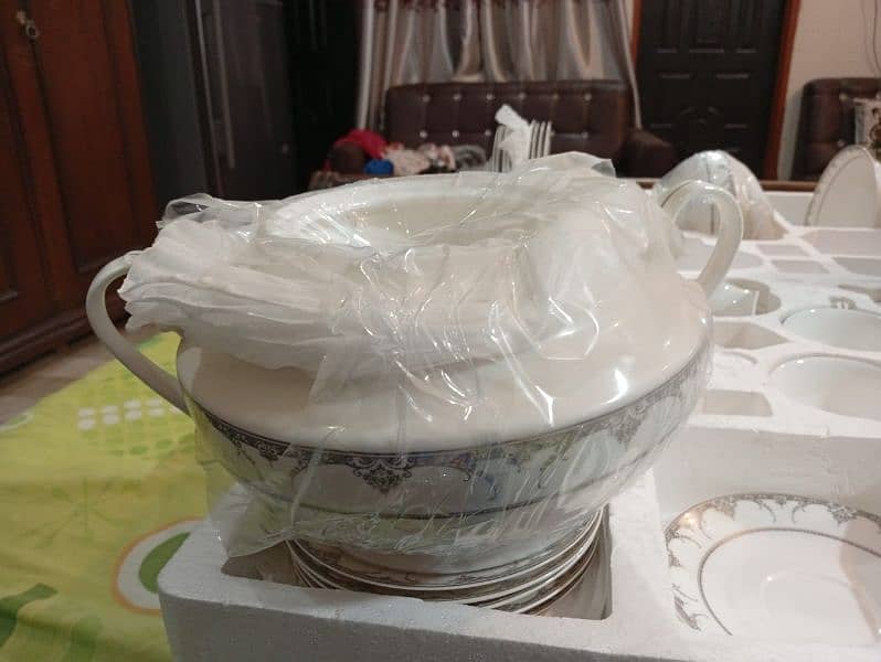 Santa Clara Bone China Dinner Set 12