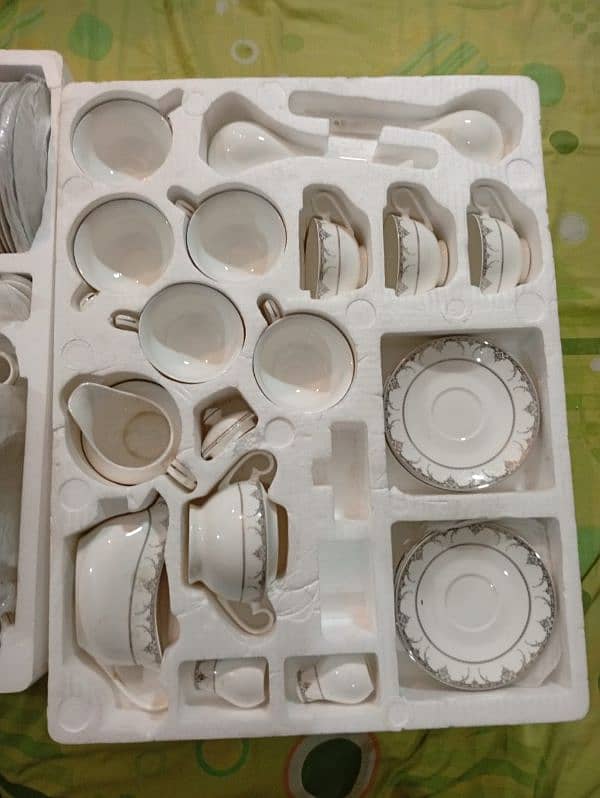Santa Clara Bone China Dinner Set 19