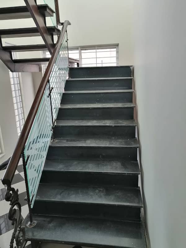 1 KANAL WELL MAINTAINED, SLIGHTLY USED HOUSE IN AREASONABLE PRICE IS AVAILABLE FOR RENT ON TOP LOCATION OF WAPDA TOWN PHASE1 LAHORE 9