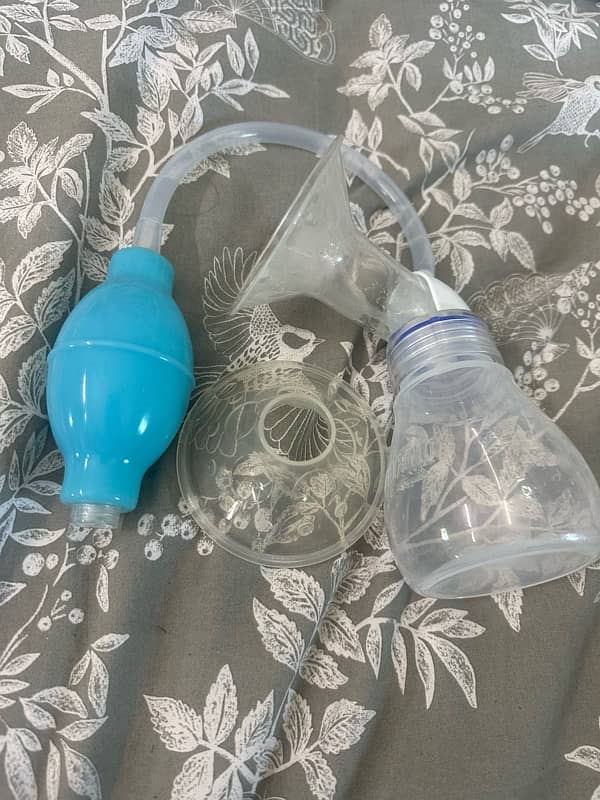 Manual breast pump 1