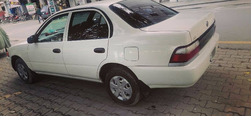 Toyota Corolla XE 2001 3