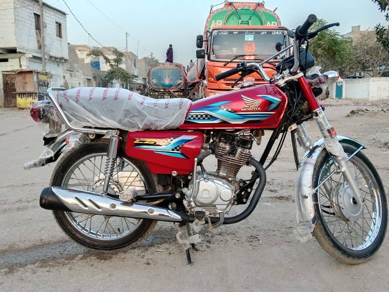 Honda 125 new condition 900 km genion drive 0