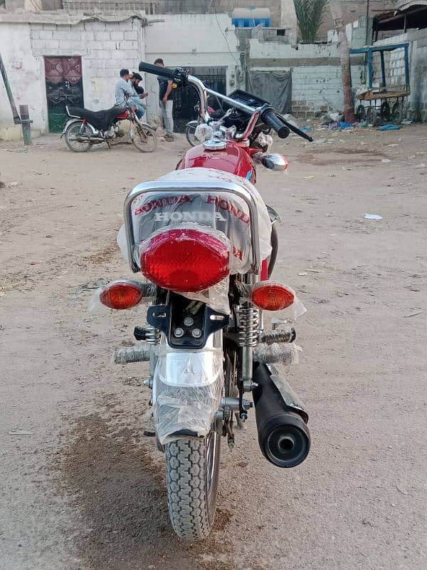 Honda 125 new condition 900 km genion drive 5