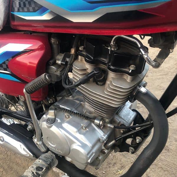 Honda 125 new condition 900 km genion drive 8