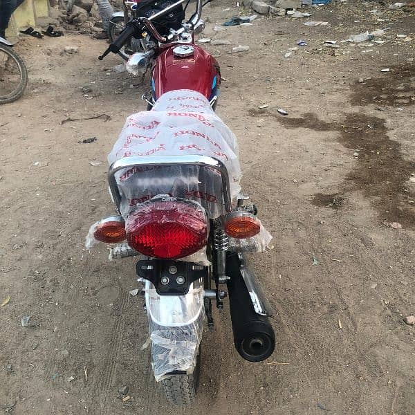 Honda 125 new condition 900 km genion drive 9