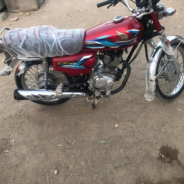 Honda 125 new condition 900 km genion drive 15