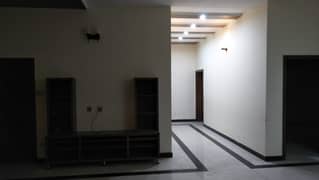 1 KANAL SLIGHTLY USED LOWER PORTION IS AVAILABLE FOR RENT ON TOP LOCATION OF AIRLINE SOCIETY NEAR UCP LAHORE