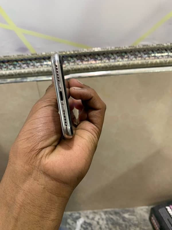 I phone x 256 gb koi bi fault Nahi ha 5