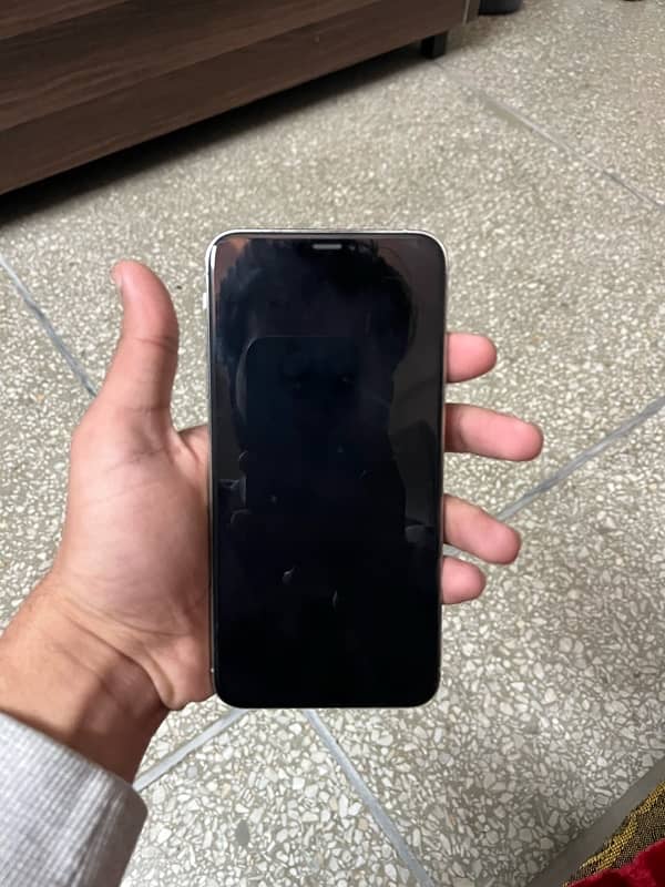 Apple iPhone XS Max 1