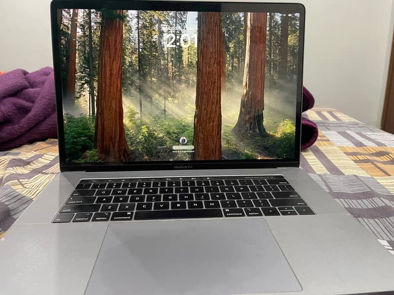 Apple Macbook pro 2018,  16/512GB SSD, 4 GB Graphics Card 0