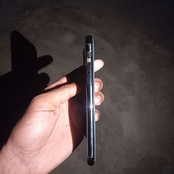 iphone 11 pro 256 Gb non PTA. condition 10/10. health 100 3