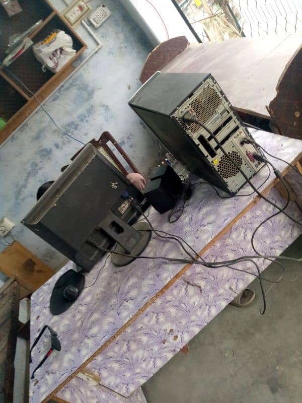 Mobile and computer shop for sale chalta howa karobar. Rs 150'000 2