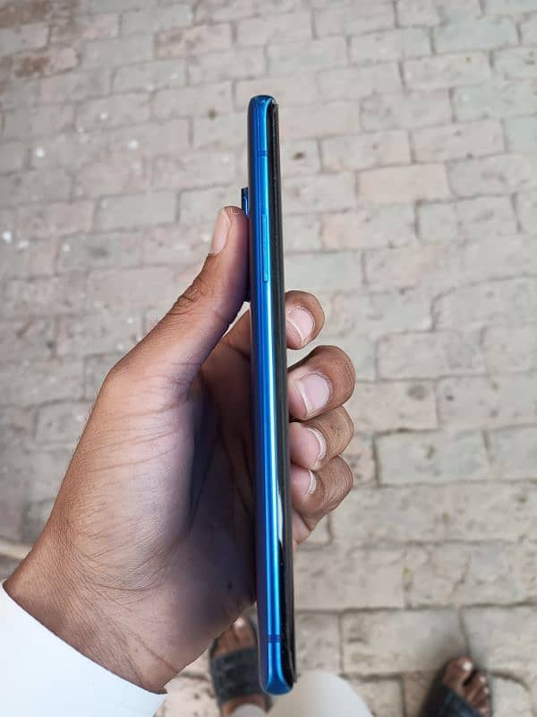 OnePlus 8 pro 12/256  front corner se thora touch tota hua Baki ok 2