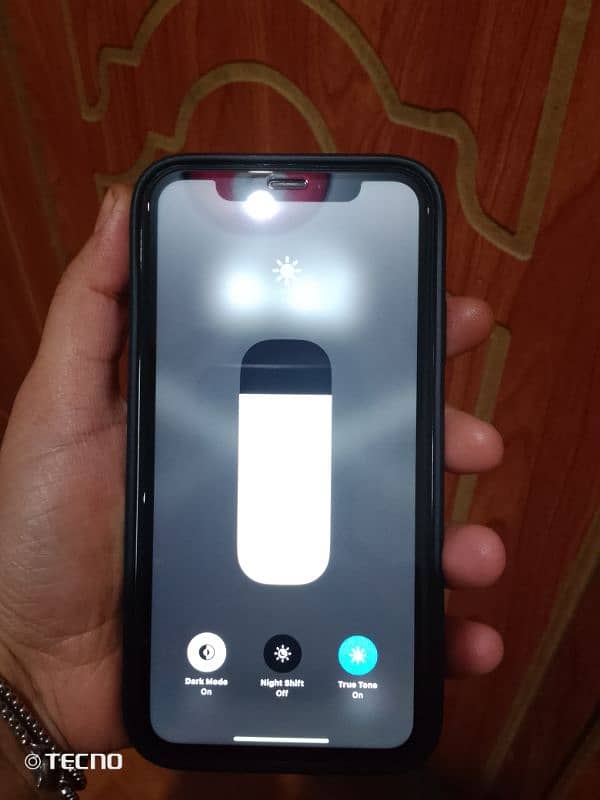 I phone xr jv . 64 gb 3