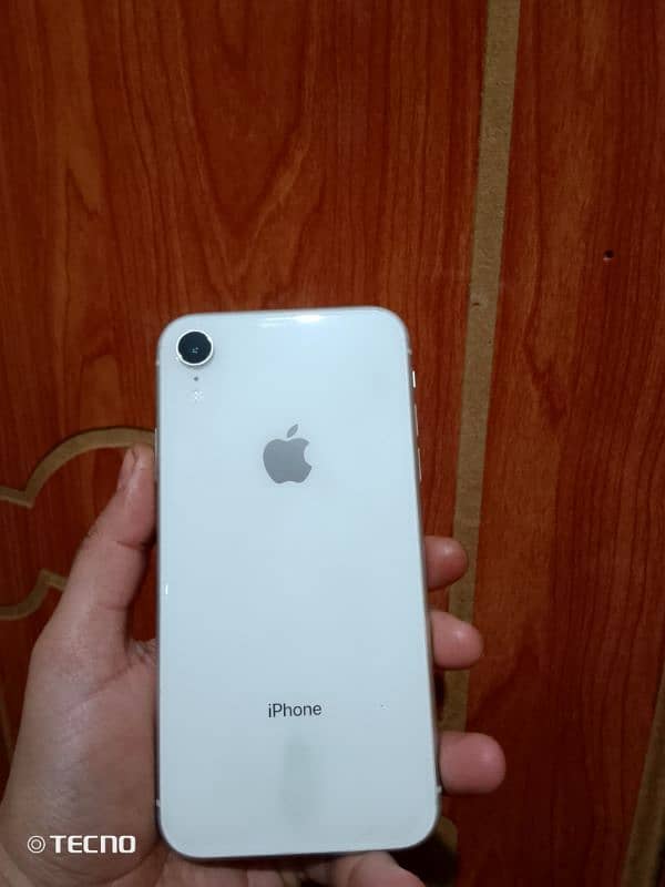 I phone xr jv . 64 gb 4