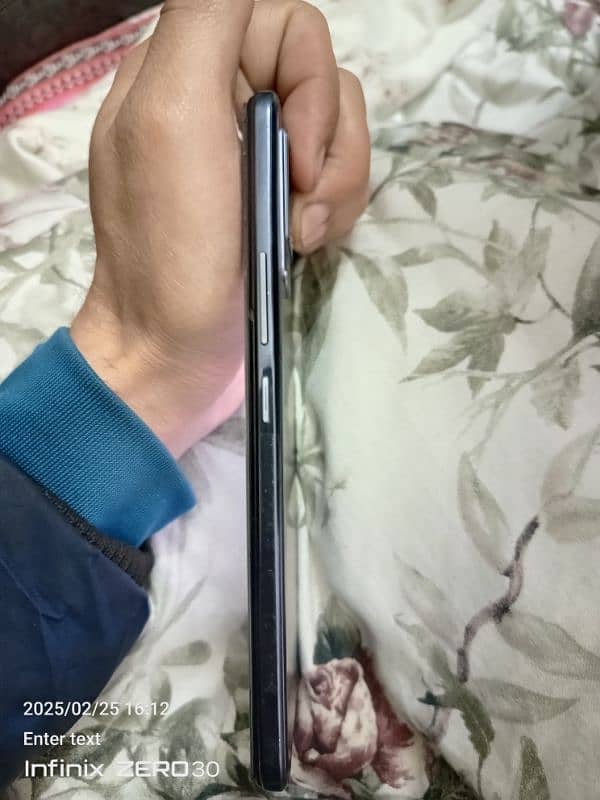 V21 VIVO BACK BROKEN MOBILE 8 128 4