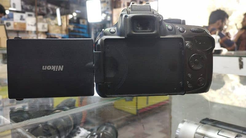 DSLR NIKON D5200 BODY   NIKON 18-55 VR|| 2