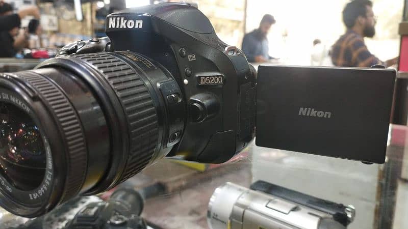 DSLR NIKON D5200 BODY   NIKON 18-55 VR|| 4