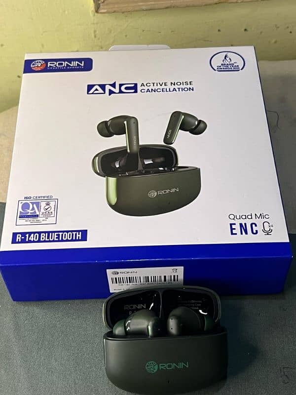 Ronin R-140 Ear buds just box Open 3