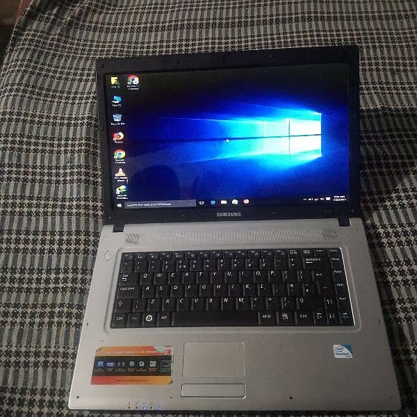 Samsung laptop Dubai input good condition all ok Windows 10 1