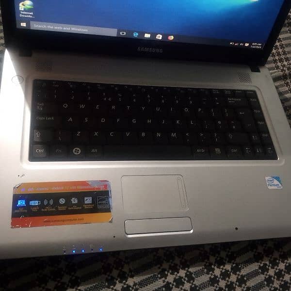 Samsung laptop Dubai input good condition all ok Windows 10 2