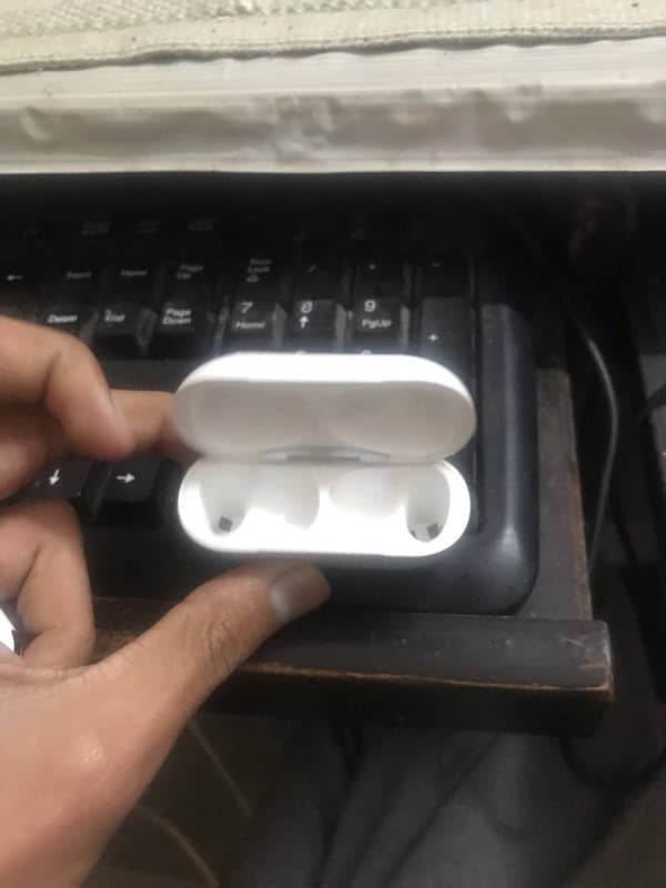 Airpods for sale latest good quality dubai 4