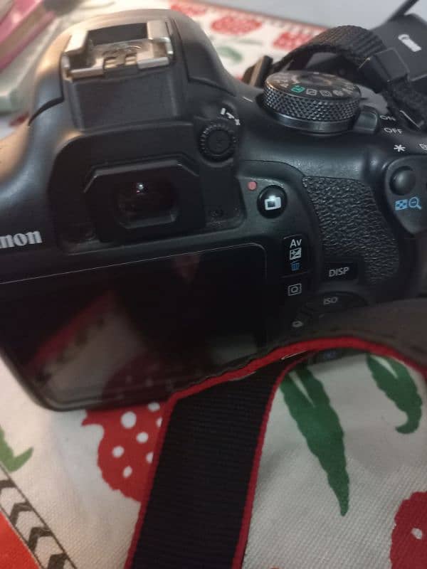 Canon EOS 2000D 2