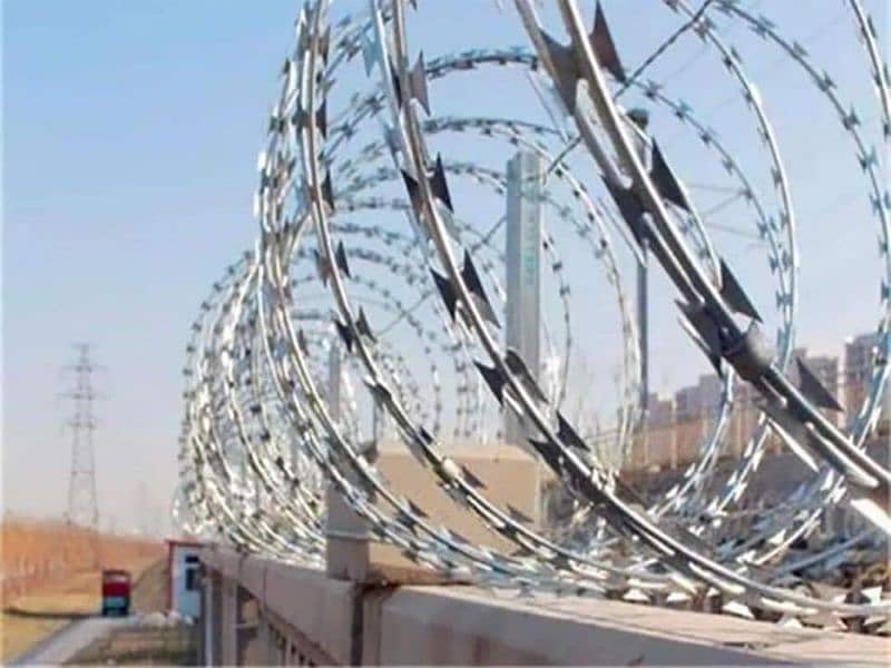 Razor Wire Barbed Wire Chain Link Fence Pole Jali Welded mesh 2