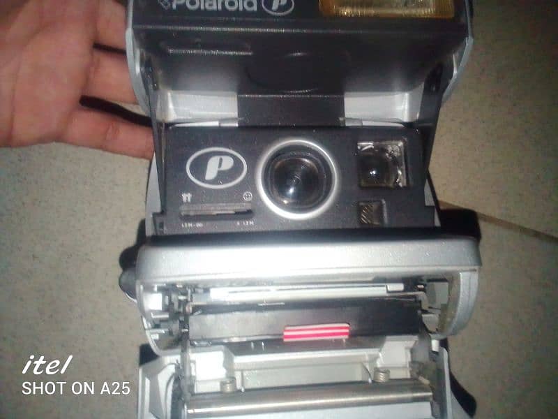 VINTAGE POLAROID UK 1