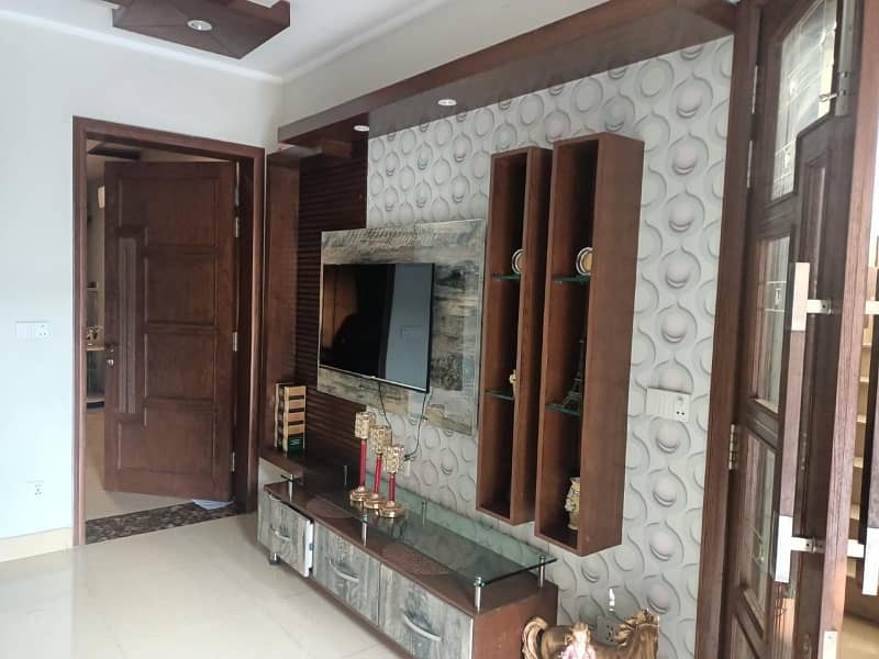 Gorgeous Prime Location 12 Marla House For sale Available In Gulberg 3 1