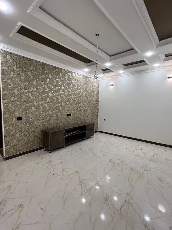 Gorgeous Prime Location 12 Marla House For sale Available In Gulberg 3 10