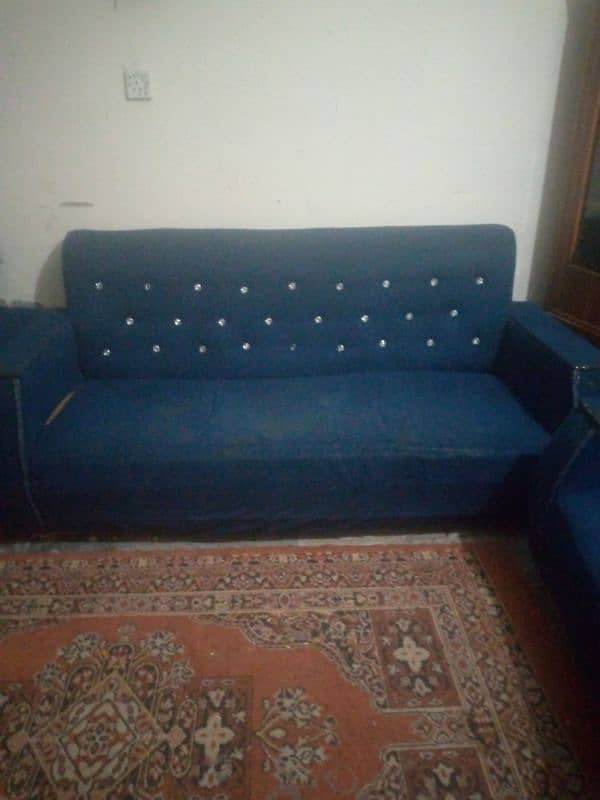 five seater sofa gud condition 0