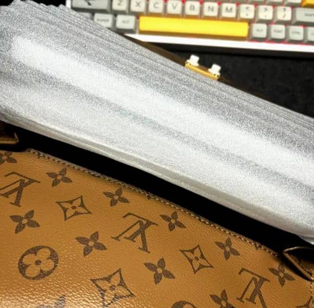 LOUIS VUITTON POCHETTE METIS M44876 5