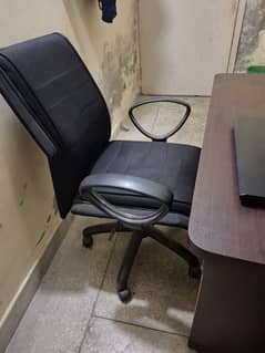 Office/study table and chair