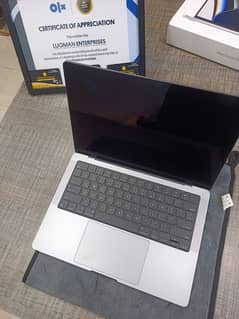 NEW CONDITION MACBOOK PRO M2 14 INCH 2023 16GB RAM 512GB SSD 5 CYCLE