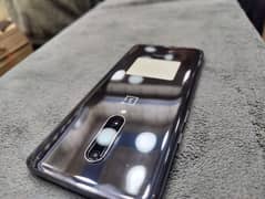 OnePlus 7pro acha set hai condition bhi achi hai camera bhi bht acha h