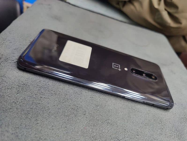 OnePlus 7pro acha set hai condition bhi achi hai camera bhi bht acha h 3