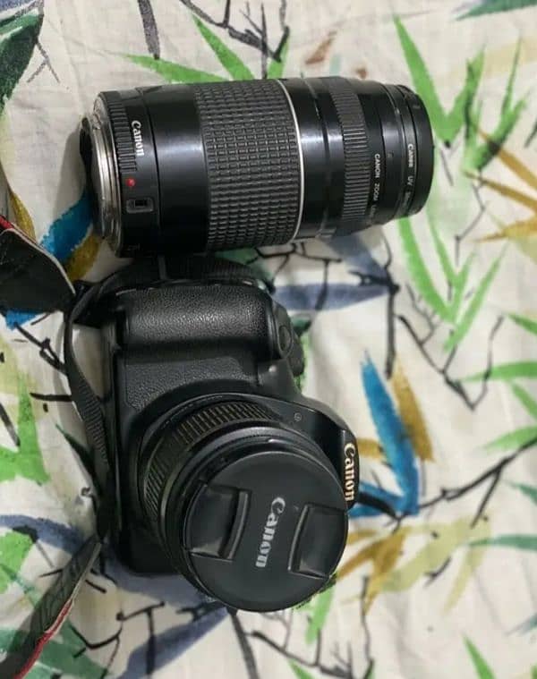 Canon DSLR 1200D 0