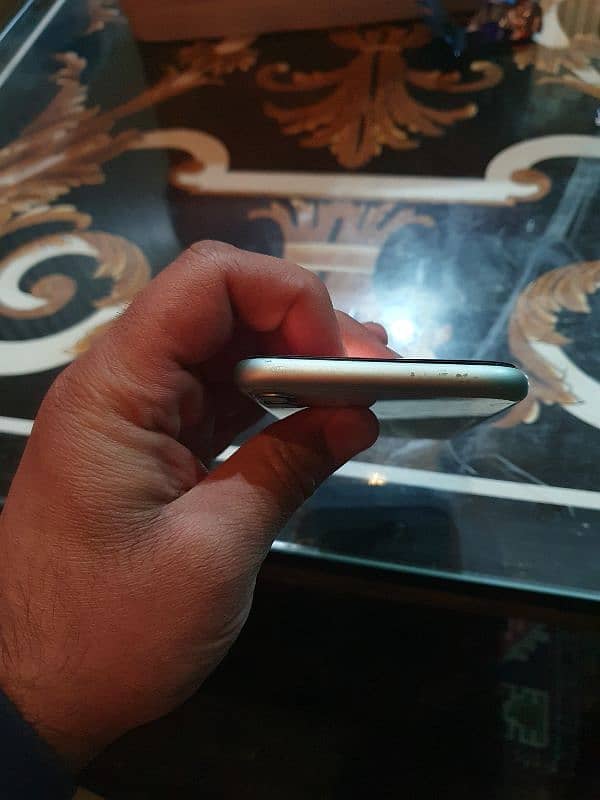 IPhone 11 128gb single sim pta approved with box 4